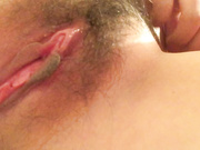 处女喷水，液体肆意流淌。