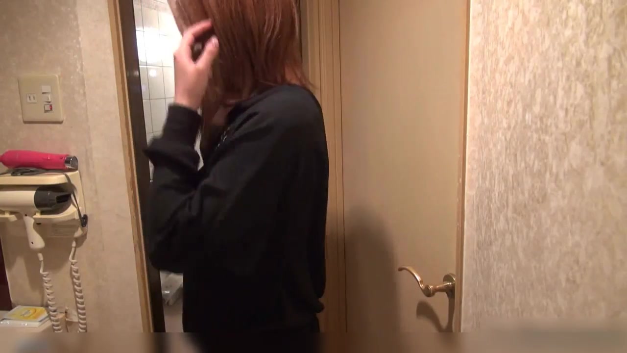 大坂胖哥酒店买春90后大学生援交妹子手机拍照留纪念