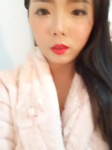 当年火爆非常的哈尔滨H杯小护士赵梓茜乳神自拍VIP视频21部，这奶子就够玩到虚脱，东北话 15