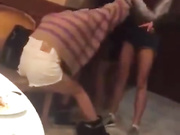 【网曝门事件】曝电竞女选手黄思思睡遍20人男团 遭闺蜜组队暴打视频曝光 边骂边打 群女PK