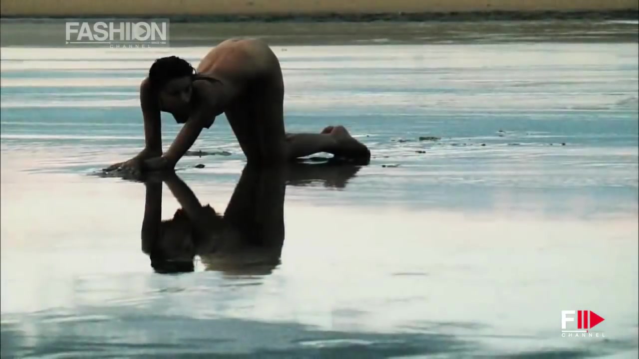 全裸模特各种危险场景为艺术也是拼了幕后花絮完整版