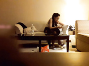 酒店爆操高颜值性感黑丝大长腿美女,魔鬼身材,翘臀爆乳,没太诱惑在沙发上撕破黑丝直接开操,最后在茶几上内射她