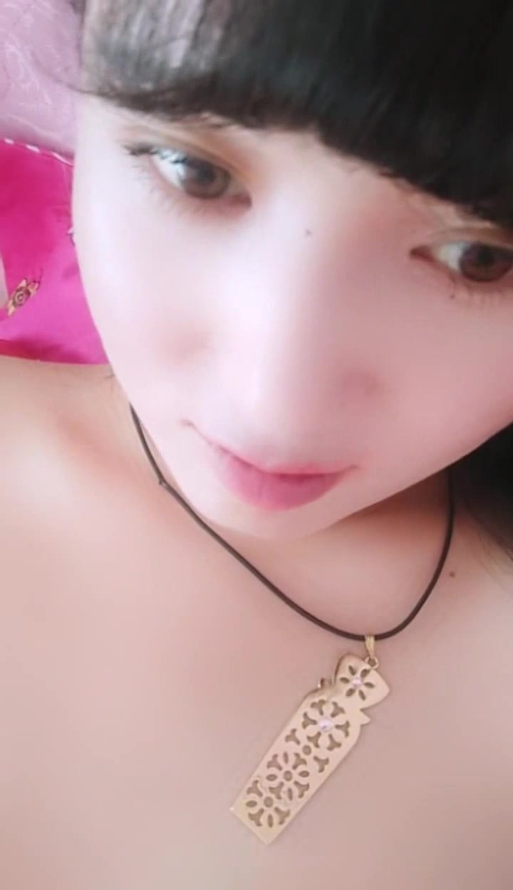 骚货主播约男人做爱，被放鸽子了，向粉丝要小黄片