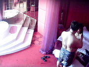 对白清晰情趣酒店TP小胖墩和身材高挑美女激情抱着美女去浴缸