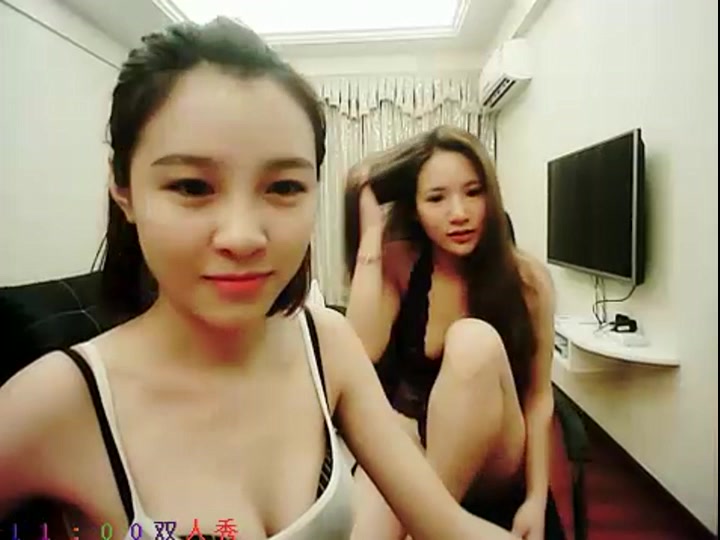 恋夜美女和闺蜜双人裸体直播秀，玩的太开放了