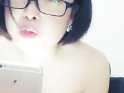 戴眼镜风骚良家少妇背着老公兼职玩直播