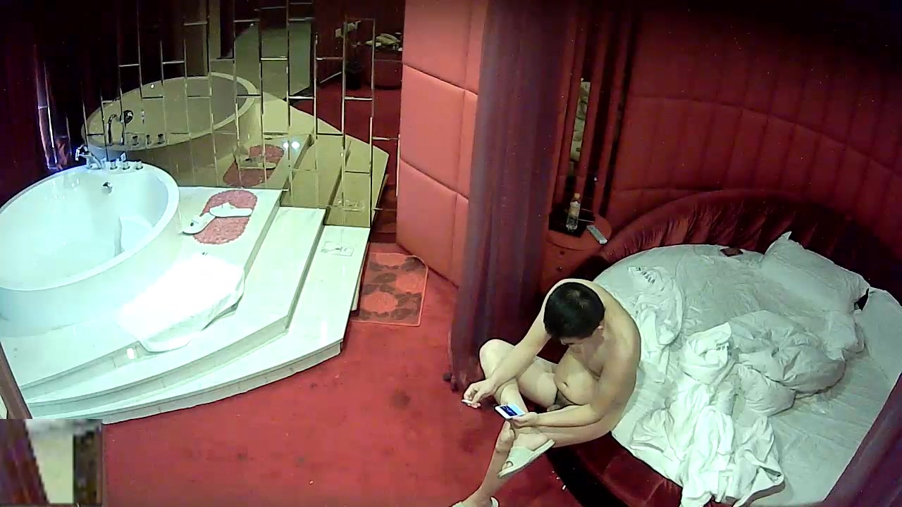 精品酒店偷拍苗条美女和男上司偷情搞了好久才勃起狠狠草