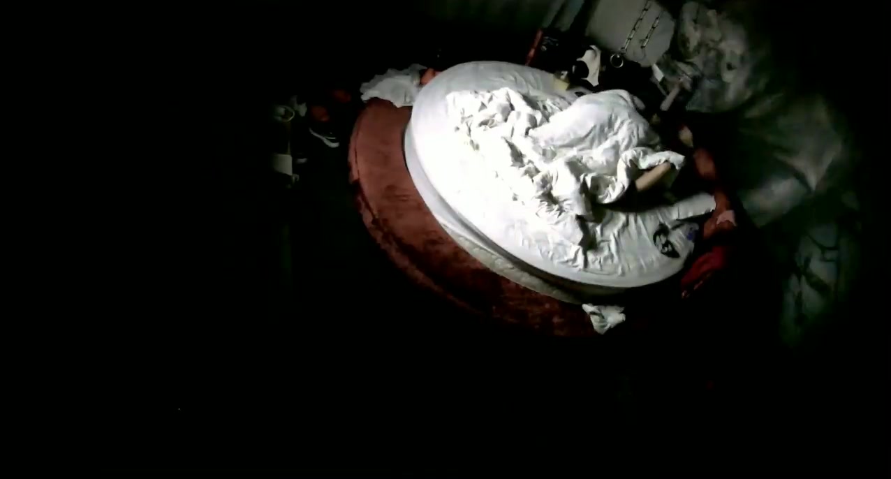 精品酒店偷拍奇芭年轻小情侣啪啪前互相给按摩一下看这女友浓密的逼毛性欲一定很强