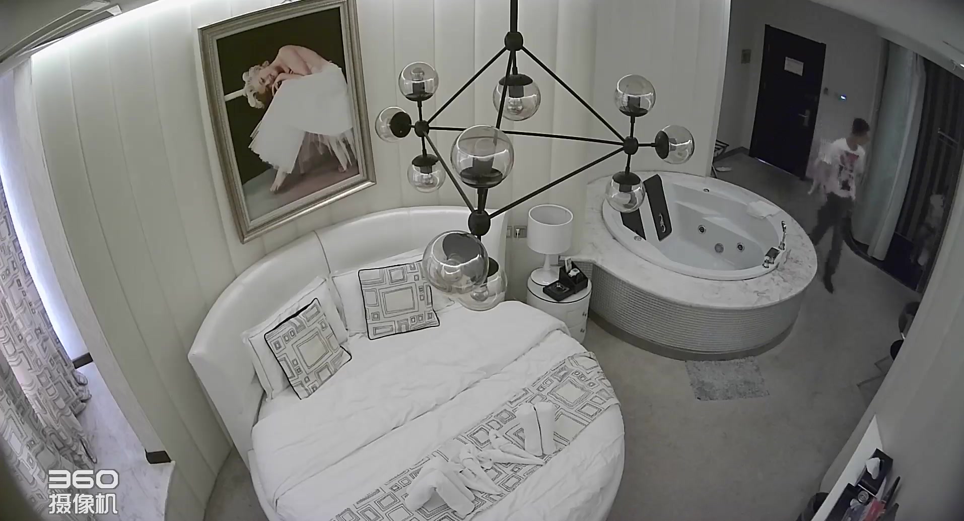 豪华套房偷拍翘课开房的大学生情侣女同学非常骚迟早吸干眼镜哥